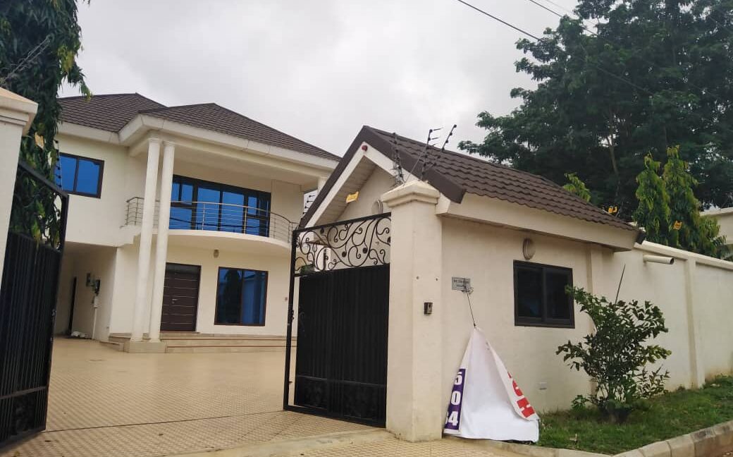 Luxurious 5-bedroom house at West Legon 1