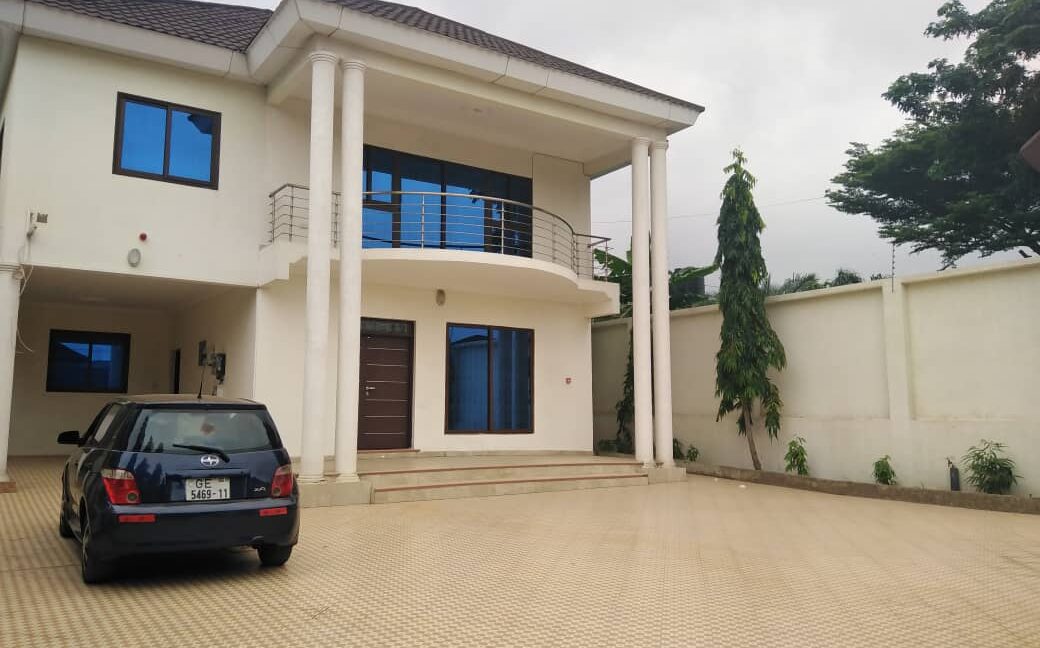 Luxurious 5-bedroom house at West Legon 6